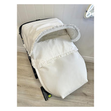 Load image into Gallery viewer, Plumeti FRILLED leatherette - Car Seat Set