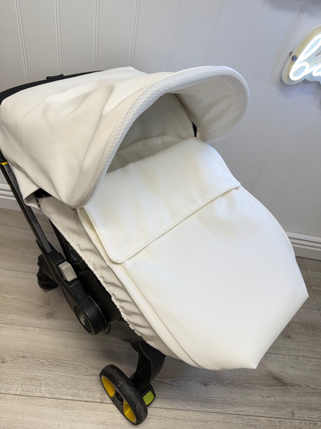 Cream Pompas DOONA