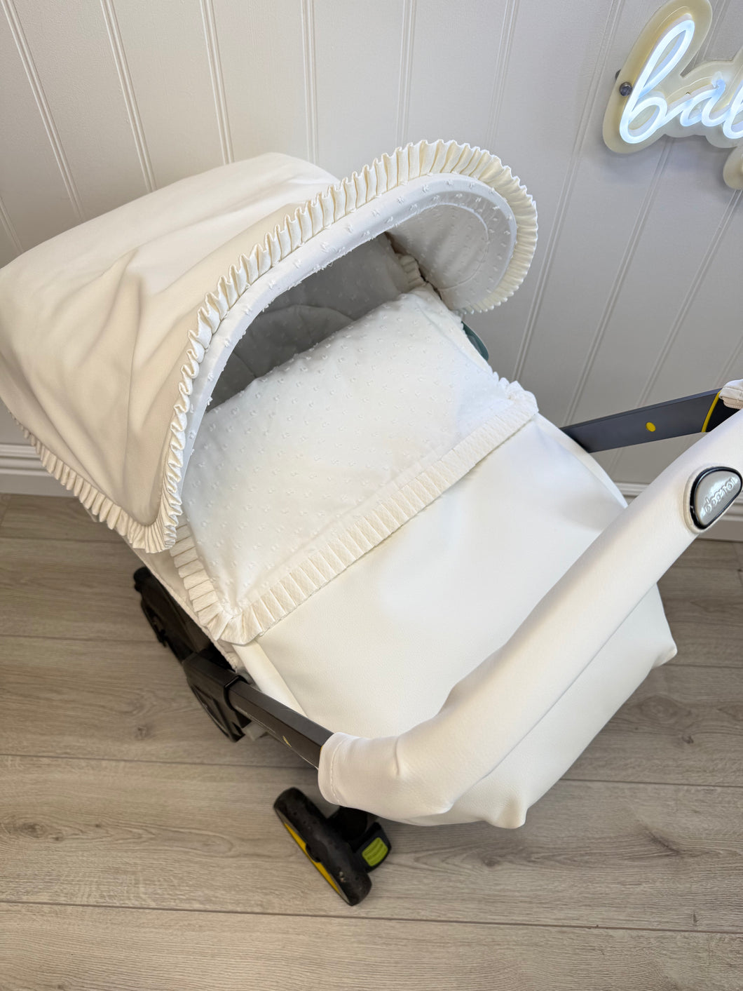 Cream Plumeti Frill Leather DOONA