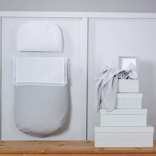 Load image into Gallery viewer, Plumeti - Carrycot Cover