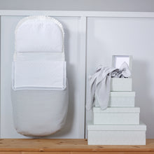 Load image into Gallery viewer, Plumeti - Carrycot Cover